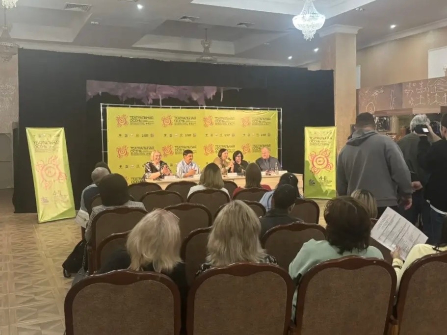 В Абакане начался Фестиваль русских зарубежных театров «Театральная осень»